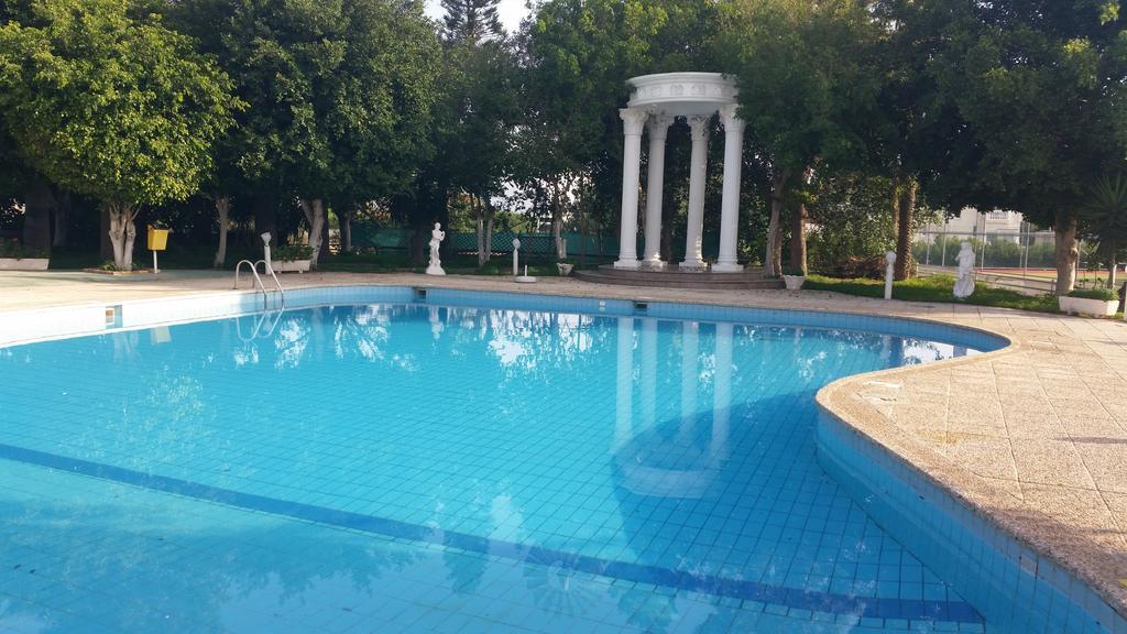 Crown Resorts Henipa Larnaca Buitenkant foto
