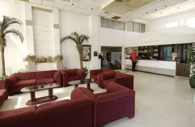 Crown Resorts Henipa Larnaca Buitenkant foto