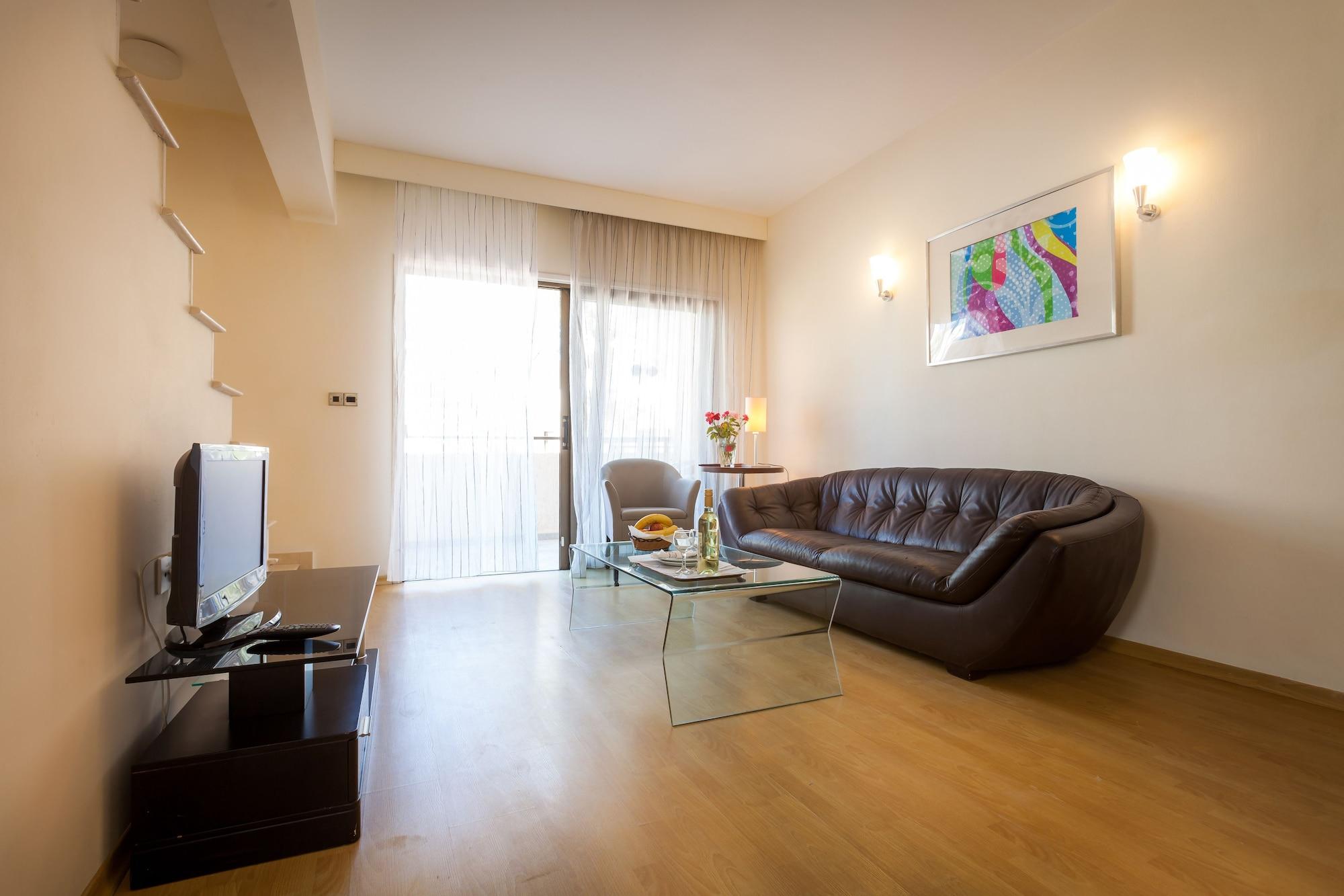 Crown Resorts Henipa Larnaca Buitenkant foto