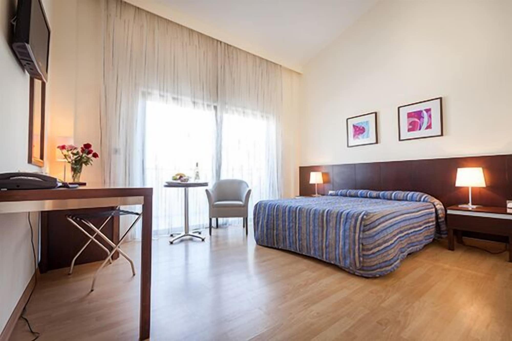 Crown Resorts Henipa Larnaca Buitenkant foto