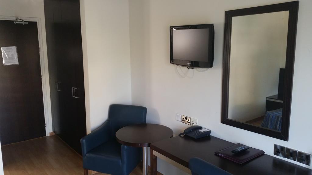 Crown Resorts Henipa Larnaca Kamer foto