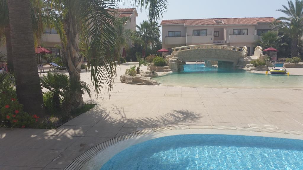 Crown Resorts Henipa Larnaca Buitenkant foto