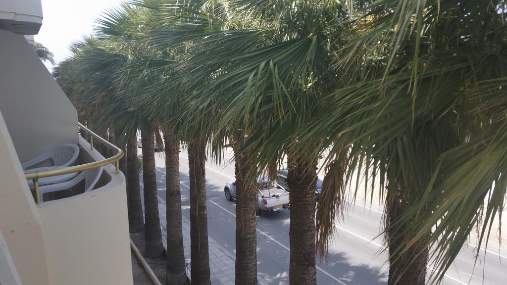 Crown Resorts Henipa Larnaca Buitenkant foto