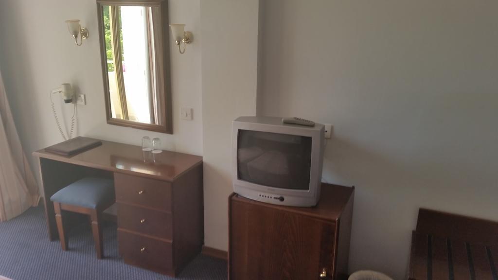 Crown Resorts Henipa Larnaca Buitenkant foto
