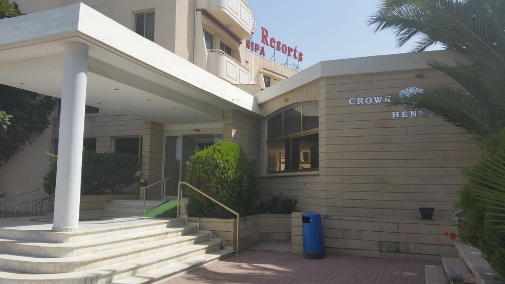 Crown Resorts Henipa Larnaca Buitenkant foto