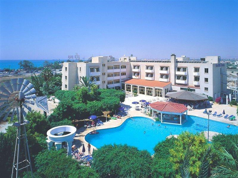 Crown Resorts Henipa Larnaca Buitenkant foto