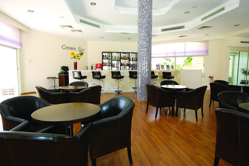 Crown Resorts Henipa Larnaca Buitenkant foto