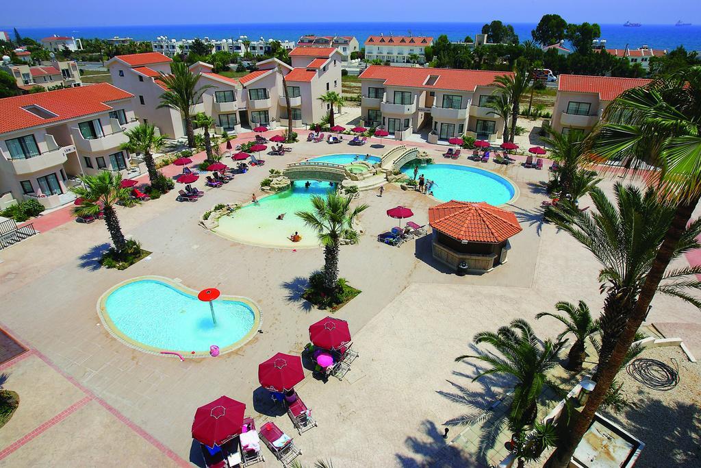 Crown Resorts Henipa Larnaca Buitenkant foto