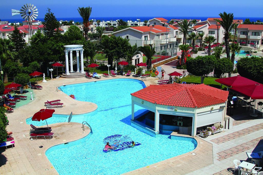 Crown Resorts Henipa Larnaca Buitenkant foto