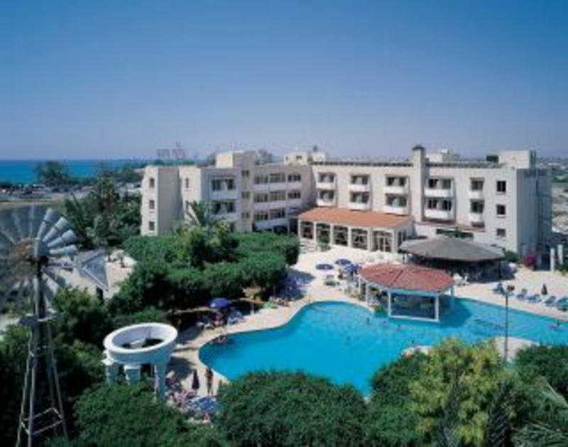 Crown Resorts Henipa Larnaca Buitenkant foto