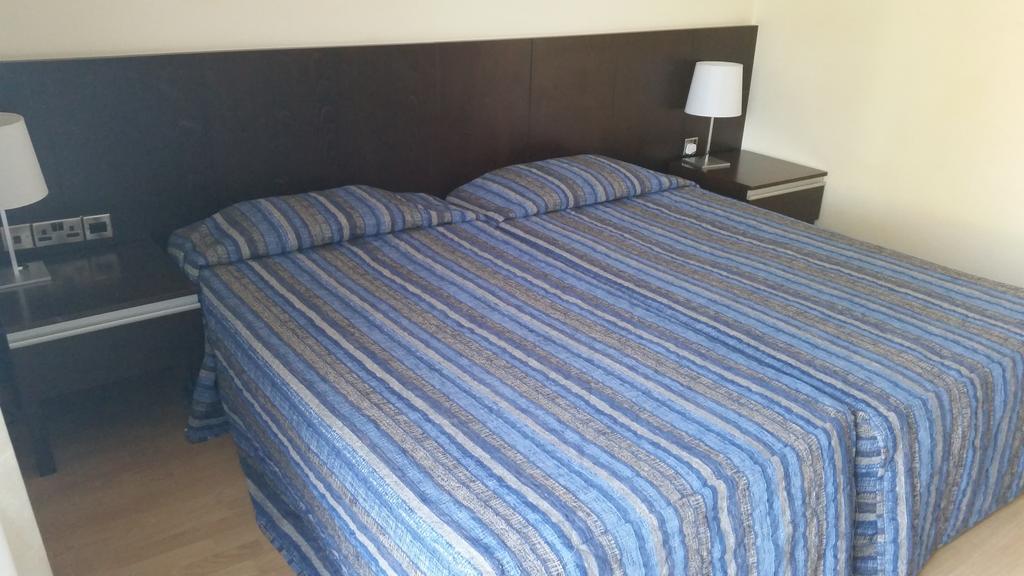 Crown Resorts Henipa Larnaca Buitenkant foto