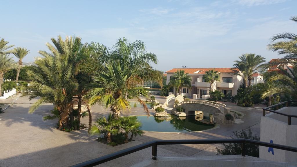 Crown Resorts Henipa Larnaca Buitenkant foto