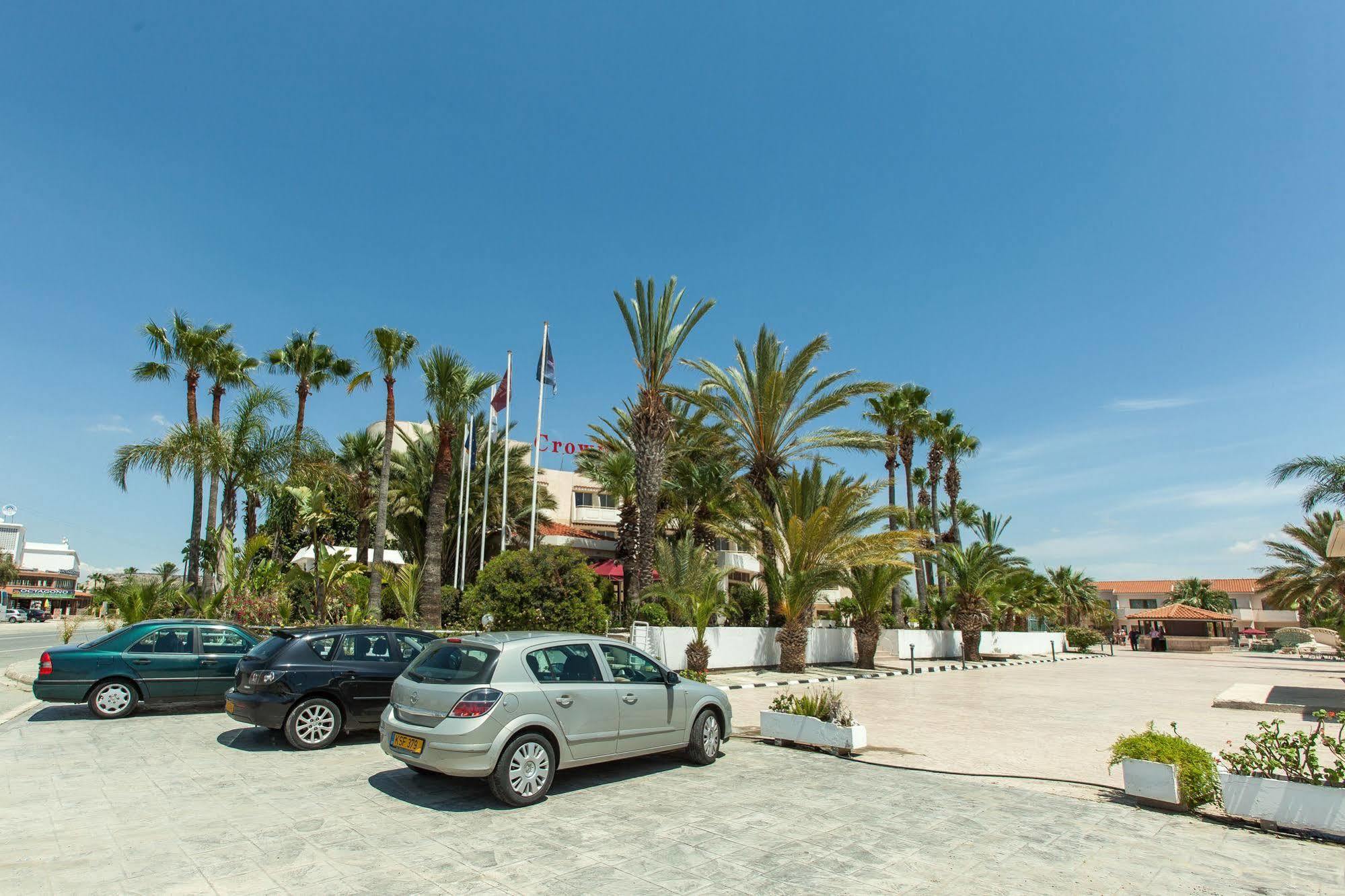 Crown Resorts Henipa Larnaca Buitenkant foto