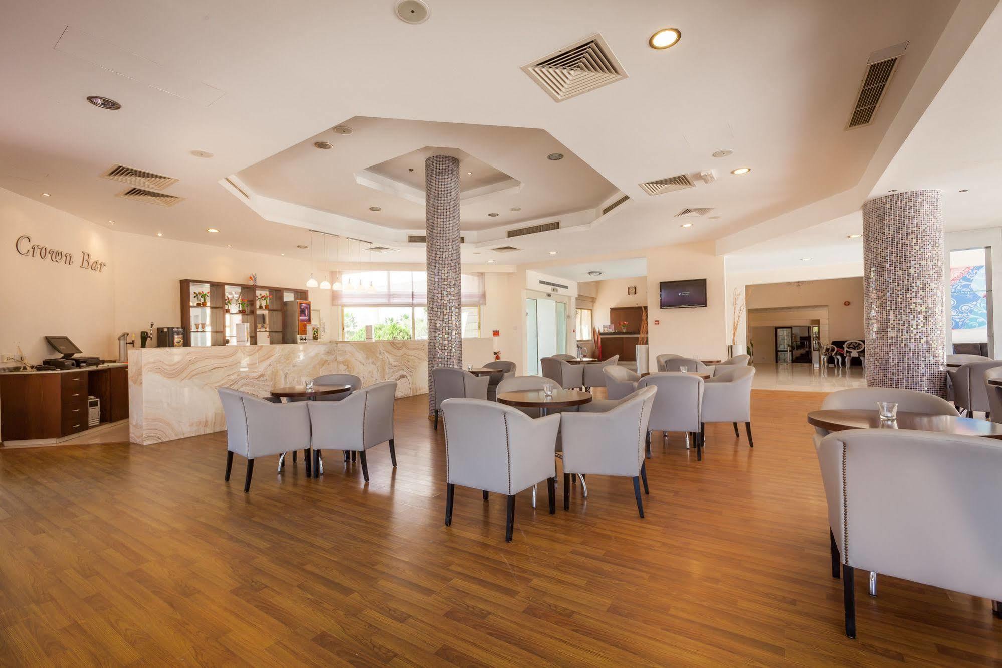 Crown Resorts Henipa Larnaca Buitenkant foto
